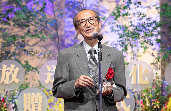 初めて見る“地球の出”中継の実現