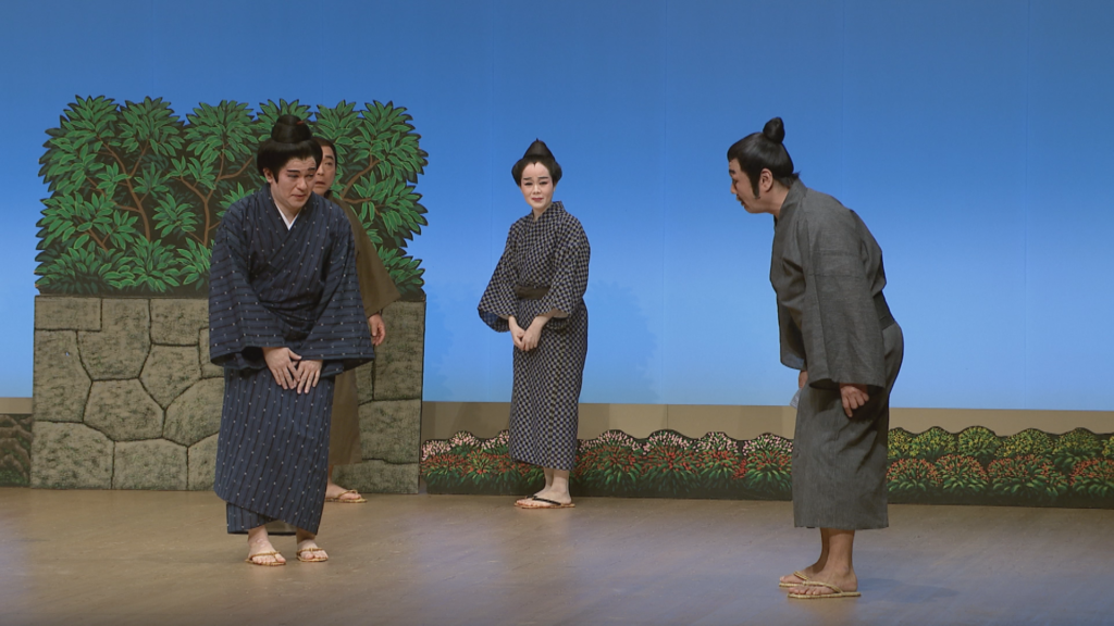 “ウチナー芝居”といわれる郷土芸能文化を65年間にわたって継承してきた功績